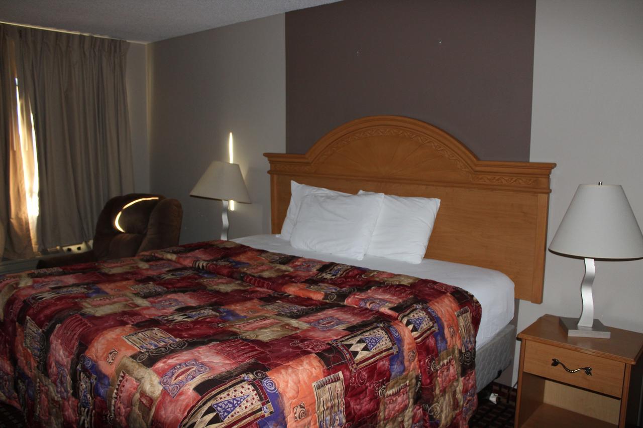 Coratel Inn And Suites Maple Grove Exterior foto
