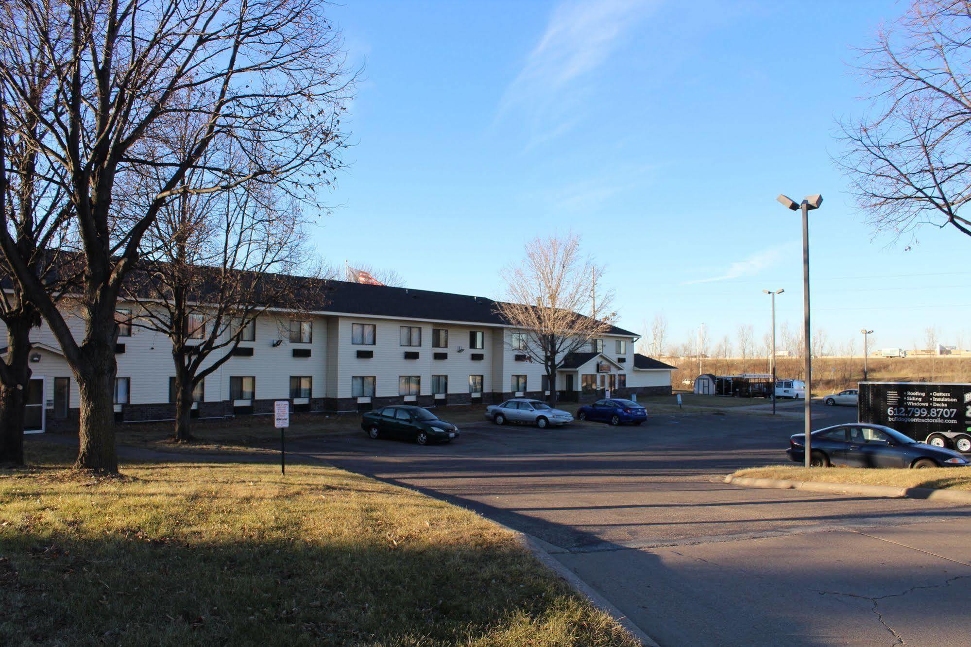 Coratel Inn And Suites Maple Grove Exterior foto