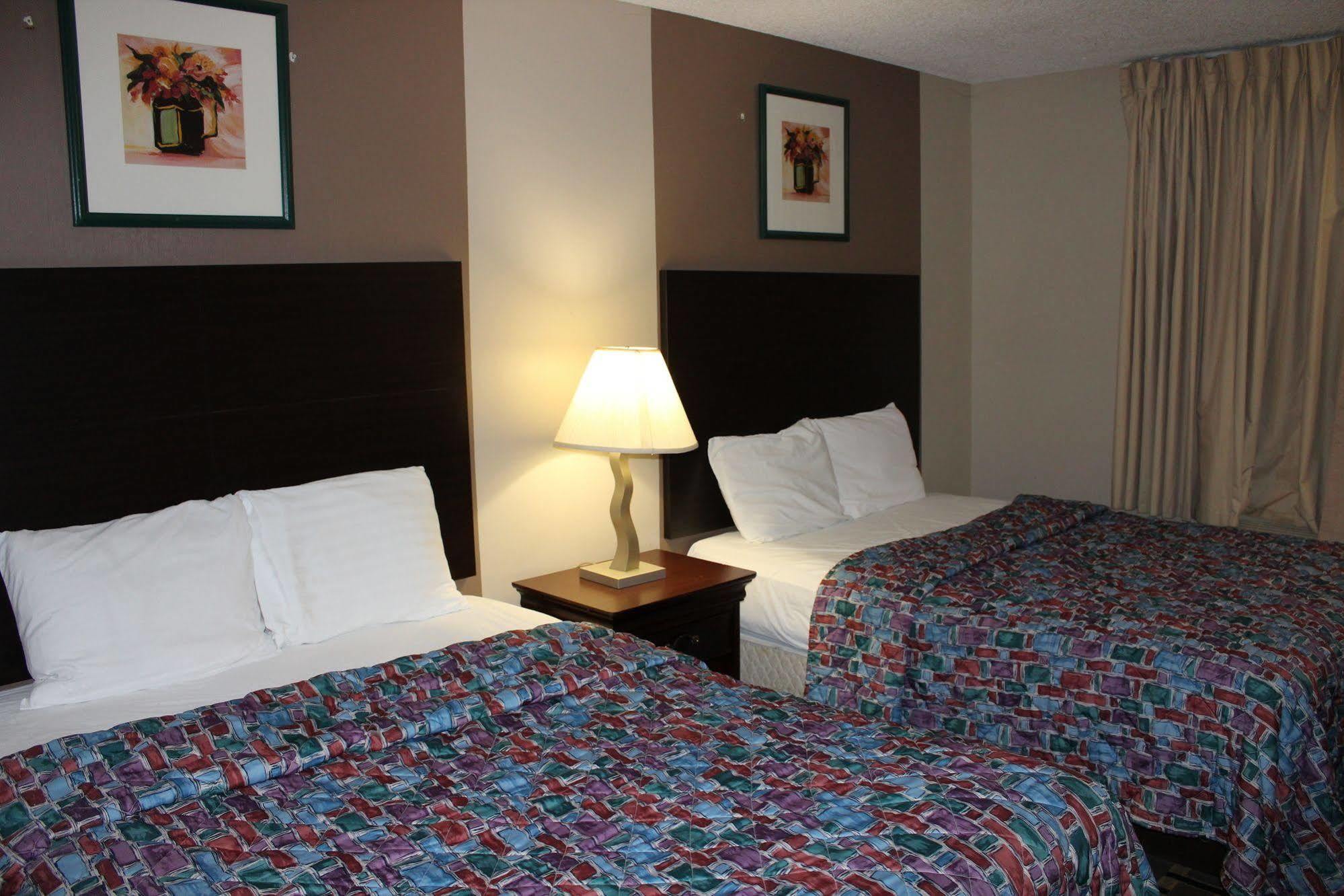 Coratel Inn And Suites Maple Grove Exterior foto