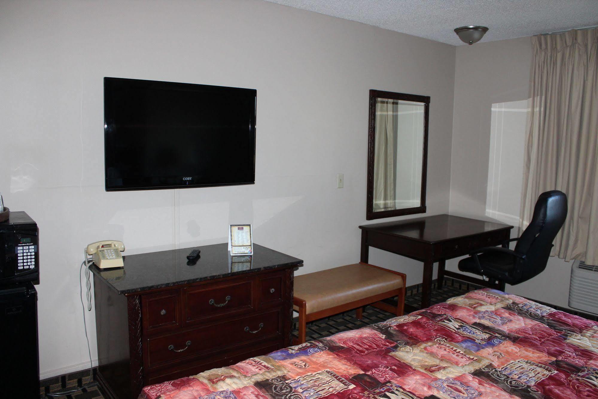 Coratel Inn And Suites Maple Grove Exterior foto